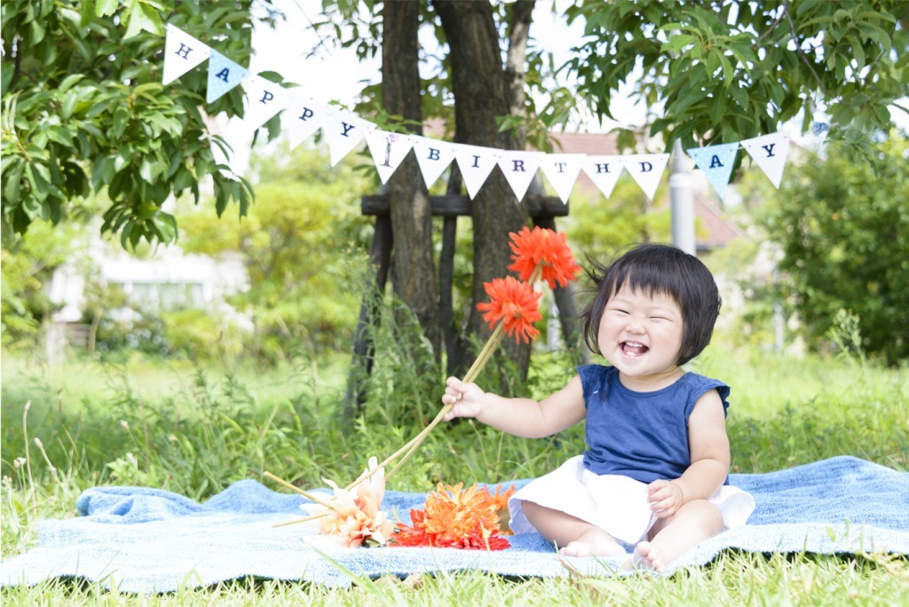 ＊おそとスタジオ＊キラキラおひさまと美しい緑の、１歳のお誕生日撮影のサムネイル