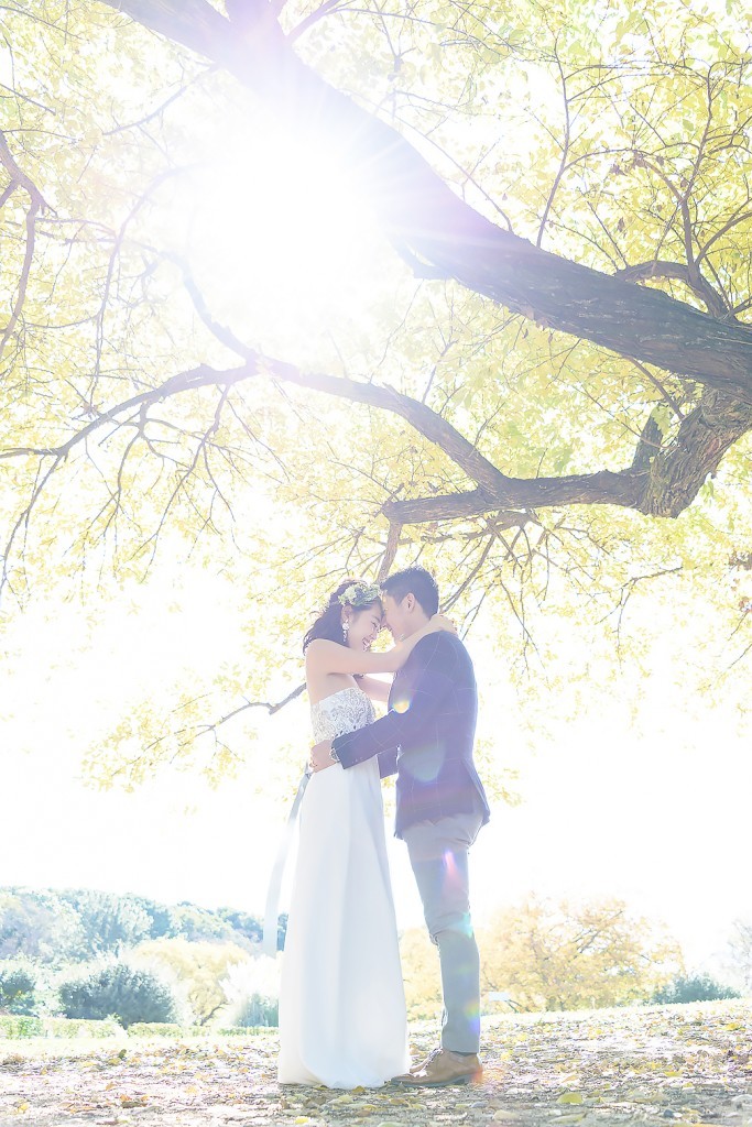 結婚式で飾れるドラマティックな前撮り写真in服部緑地公園のサムネイル