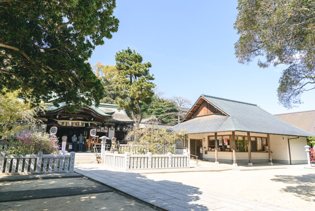 芦屋神社の境内