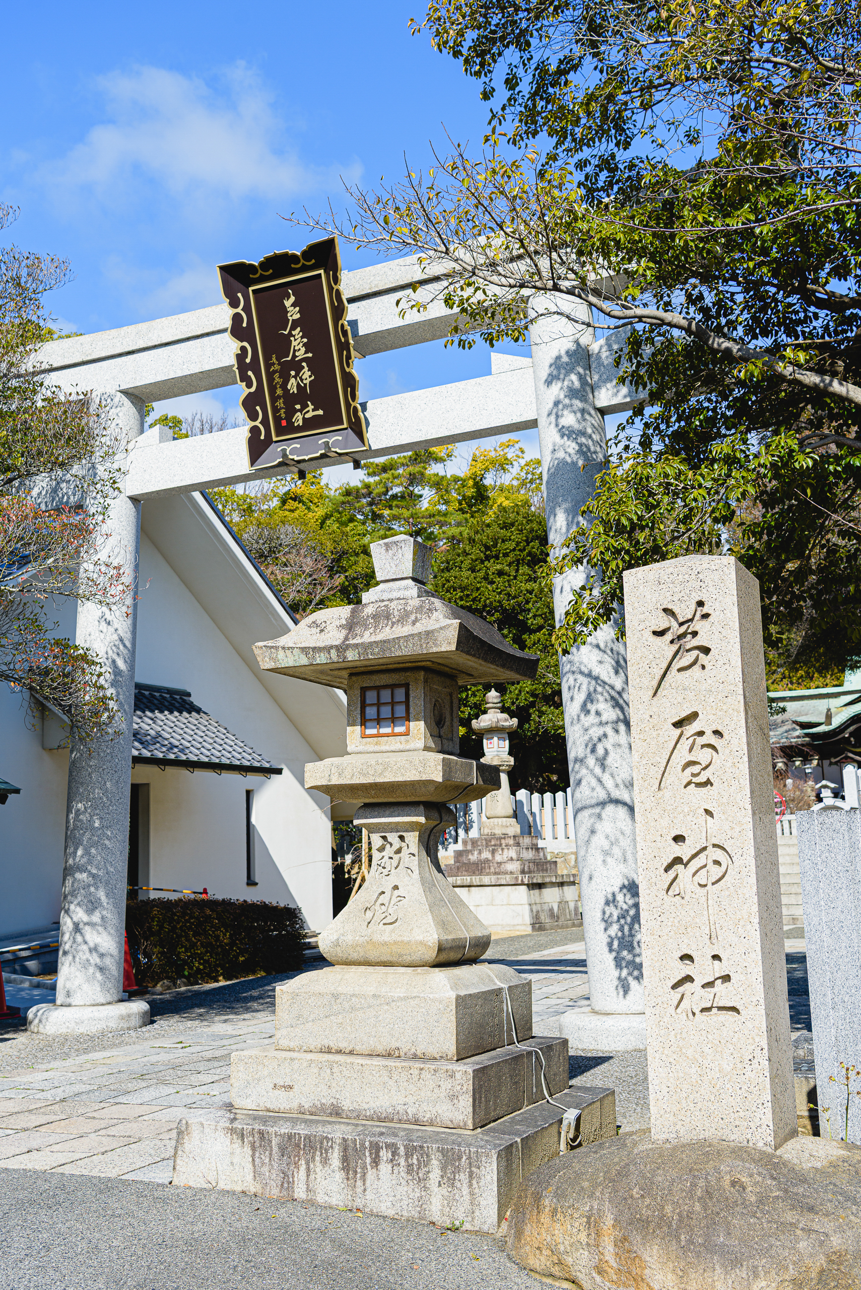 西宮・芦屋・神戸・芦屋の阪神間で出張撮影行っているLighthouse Photo・ライトハウスフォトのブログ「【芦屋神社でお宮参り】木漏れ日と優しい笑顔に包まれた、ご家族の宝物の1日」のイメージ写真01
