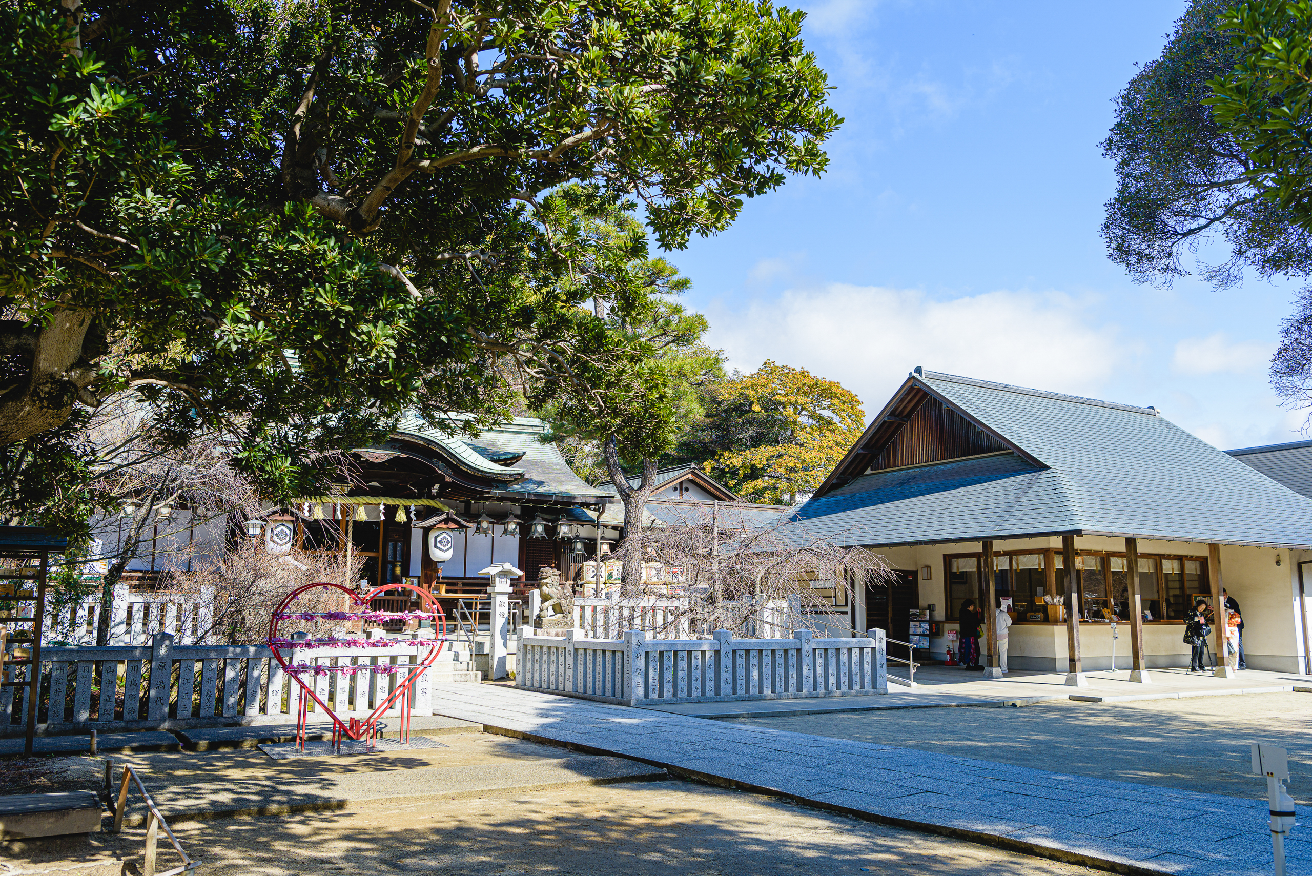 西宮・芦屋・神戸・芦屋の阪神間で出張撮影行っているLighthouse Photo・ライトハウスフォトのブログ「【芦屋神社でお宮参り】木漏れ日と優しい笑顔に包まれた、ご家族の宝物の1日」のイメージ写真02