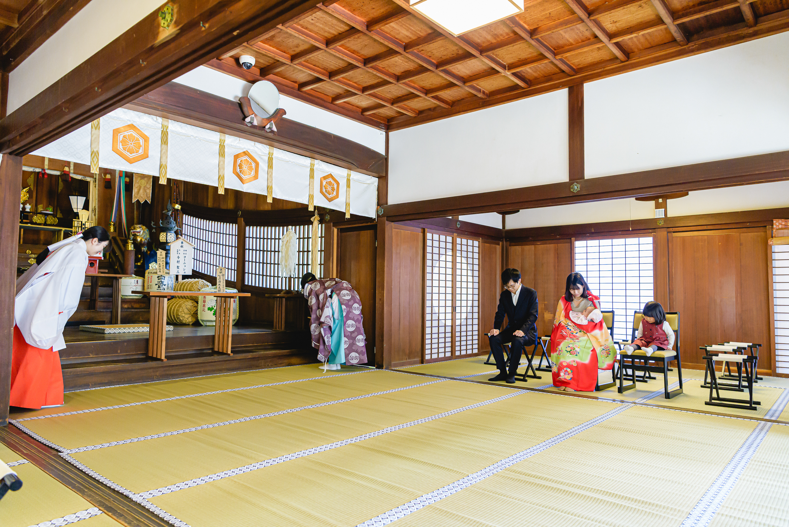 西宮・芦屋・神戸・芦屋の阪神間で出張撮影行っているLighthouse Photo・ライトハウスフォトのブログ「【芦屋神社でお宮参り】木漏れ日と優しい笑顔に包まれた、ご家族の宝物の1日」のイメージ写真05