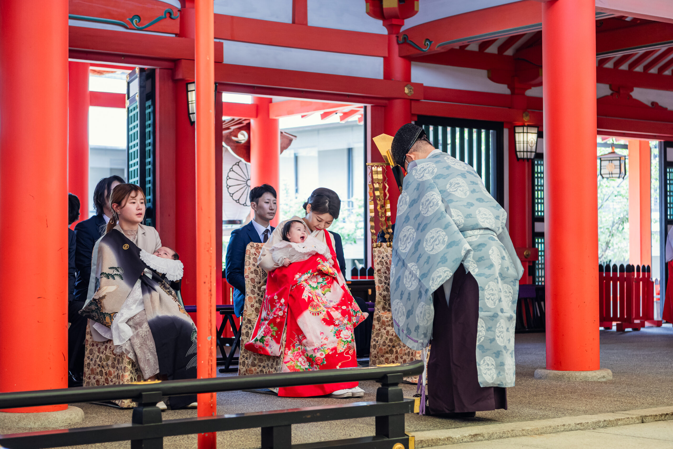 生田神社お宮参り|御鈴のシーンでニコニコ笑顔を見せてくれた主役のお子さま【Lighthouse Photo】